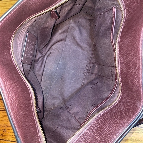 COACH Edie 87239 Turnlock Oxblood Pebble Leather Shoulder Bag Purse Chain Tote. - Picture 8 of 9